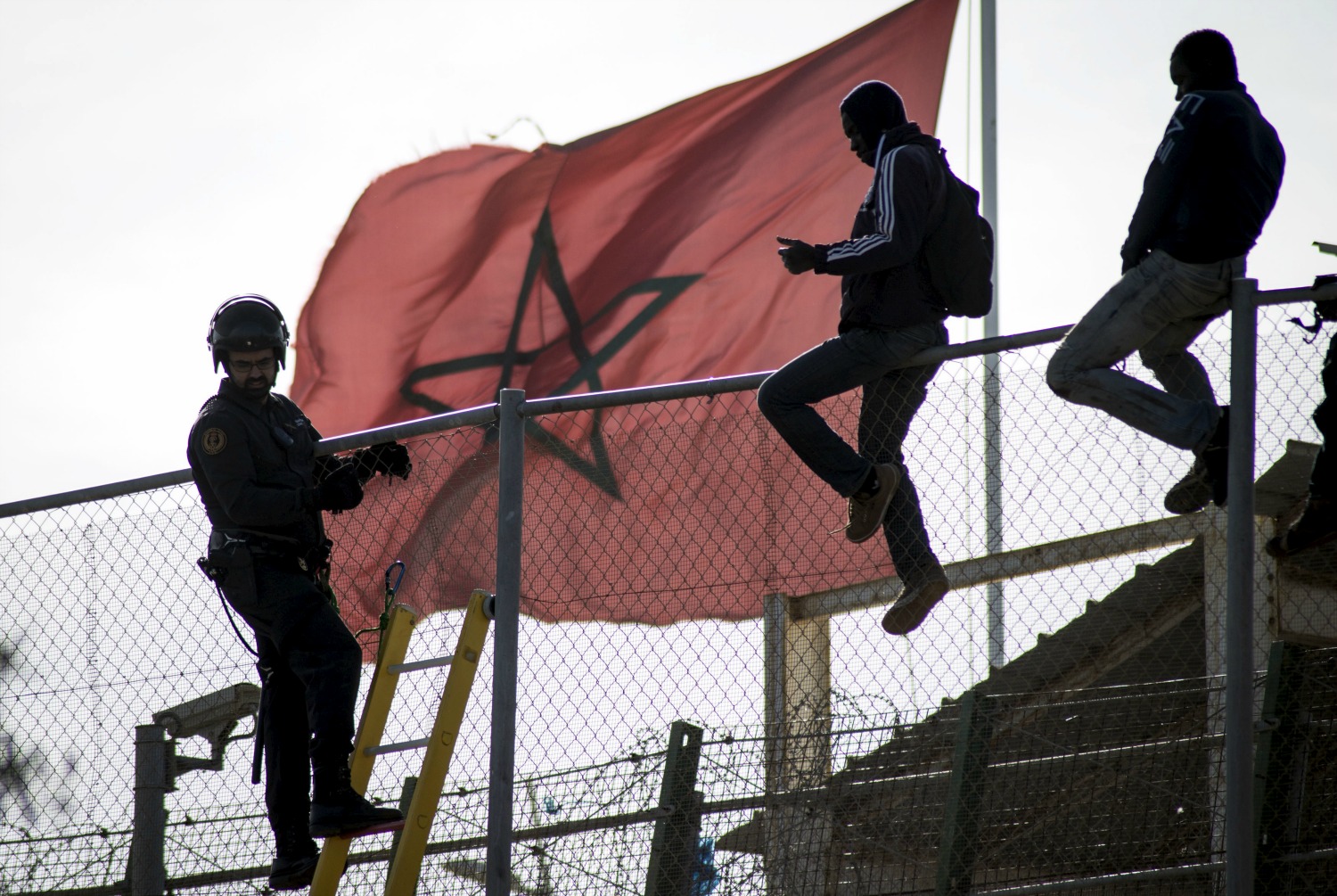 Ceuta y Melilla, un territorio hostil para refugiados y migrantes
