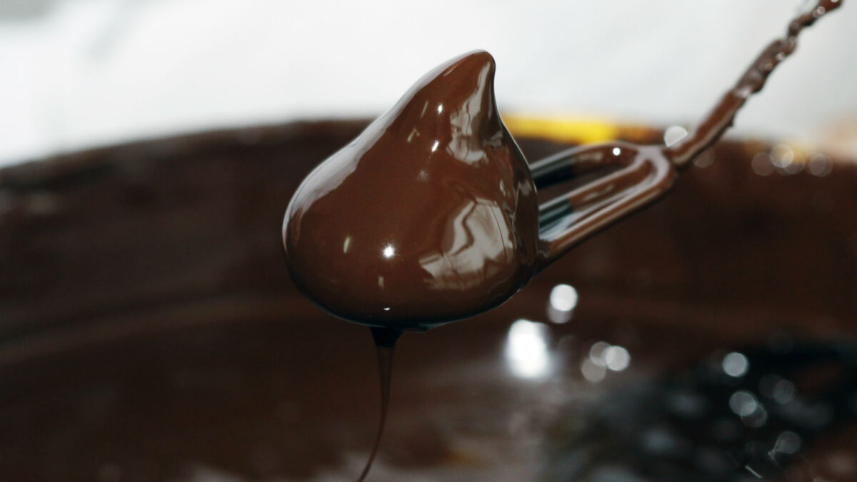 Crean un nuevo chocolate suizo que alivia los dolores menstruales