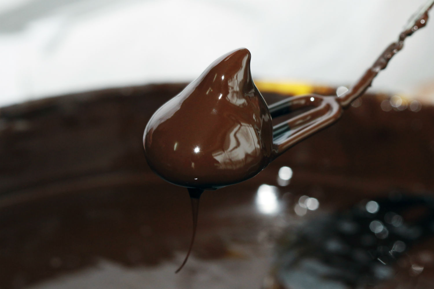 Crean un nuevo chocolate suizo que alivia los dolores menstruales
