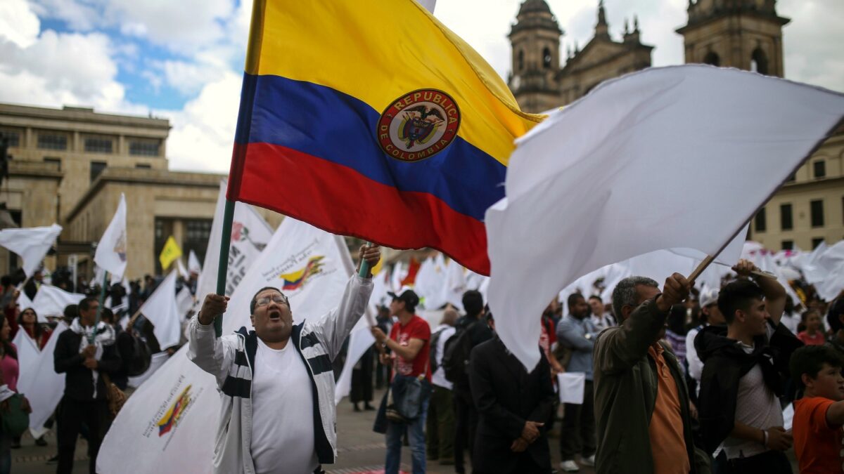 El Senado aprueba por unanimidad refrendar el nuevo acuerdo de paz con las FARC