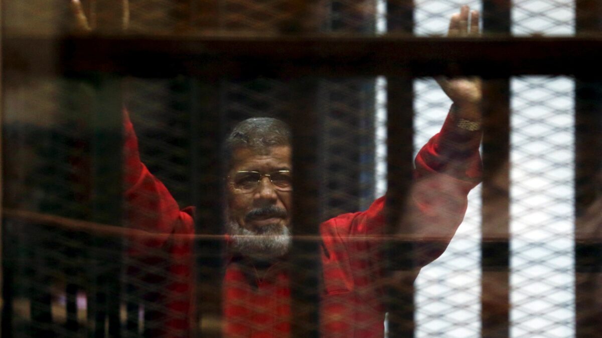 La justicia egipcia revoca la pena de muerte al ex presidente Mursi