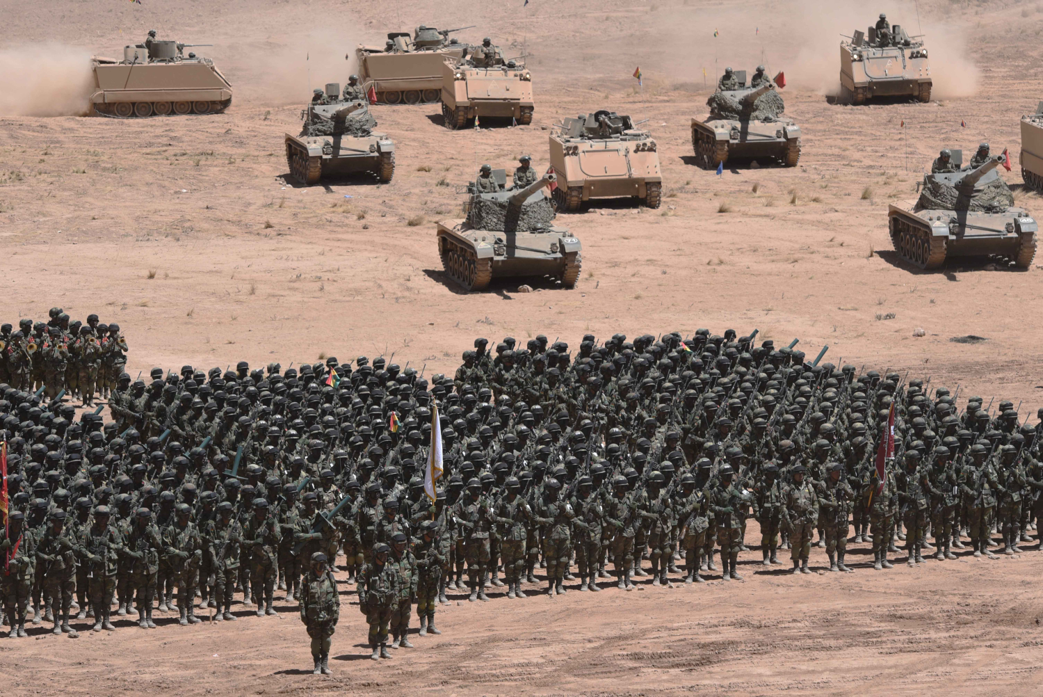 Morales reivindica el poder de su Ejército en el aniversario de la descolonización española