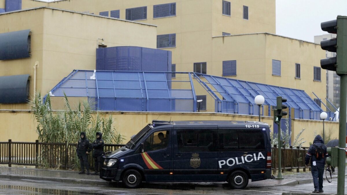 Nuevo incidente en el CIE de Aluche tras la fuga de 13 inmigrantes