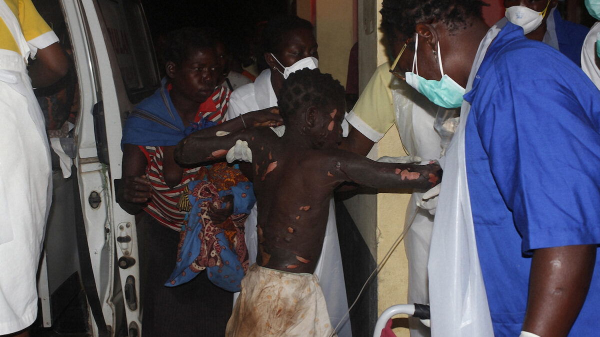 Más de 70 muertos tras la explosión de un camión cisterna en Mozambique