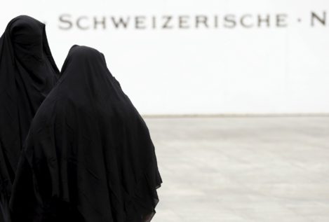 El Parlamento holandés aprueba prohibir el burka en algunos espacios públicos