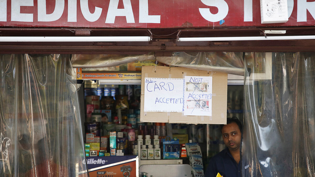 Un bebé muere en un hospital en India tras no aceptar un pago con billetes retirados el día anterior