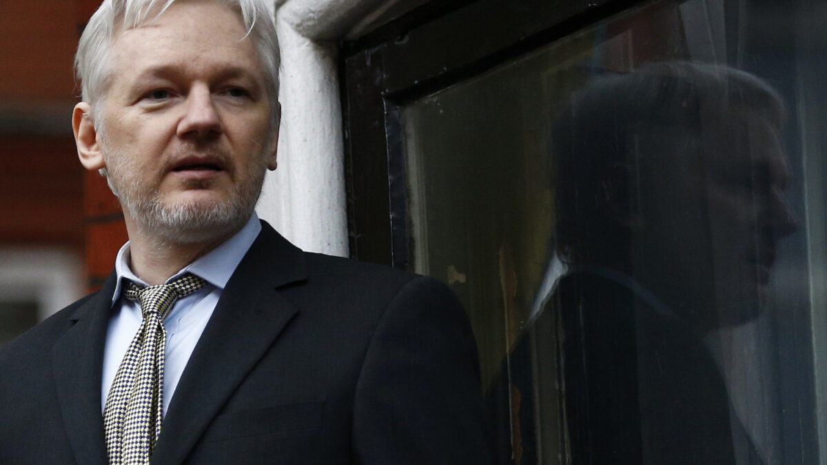 Assange denuncia que el entorno de Obama presionó para frenar las filtraciones sobre Clinton