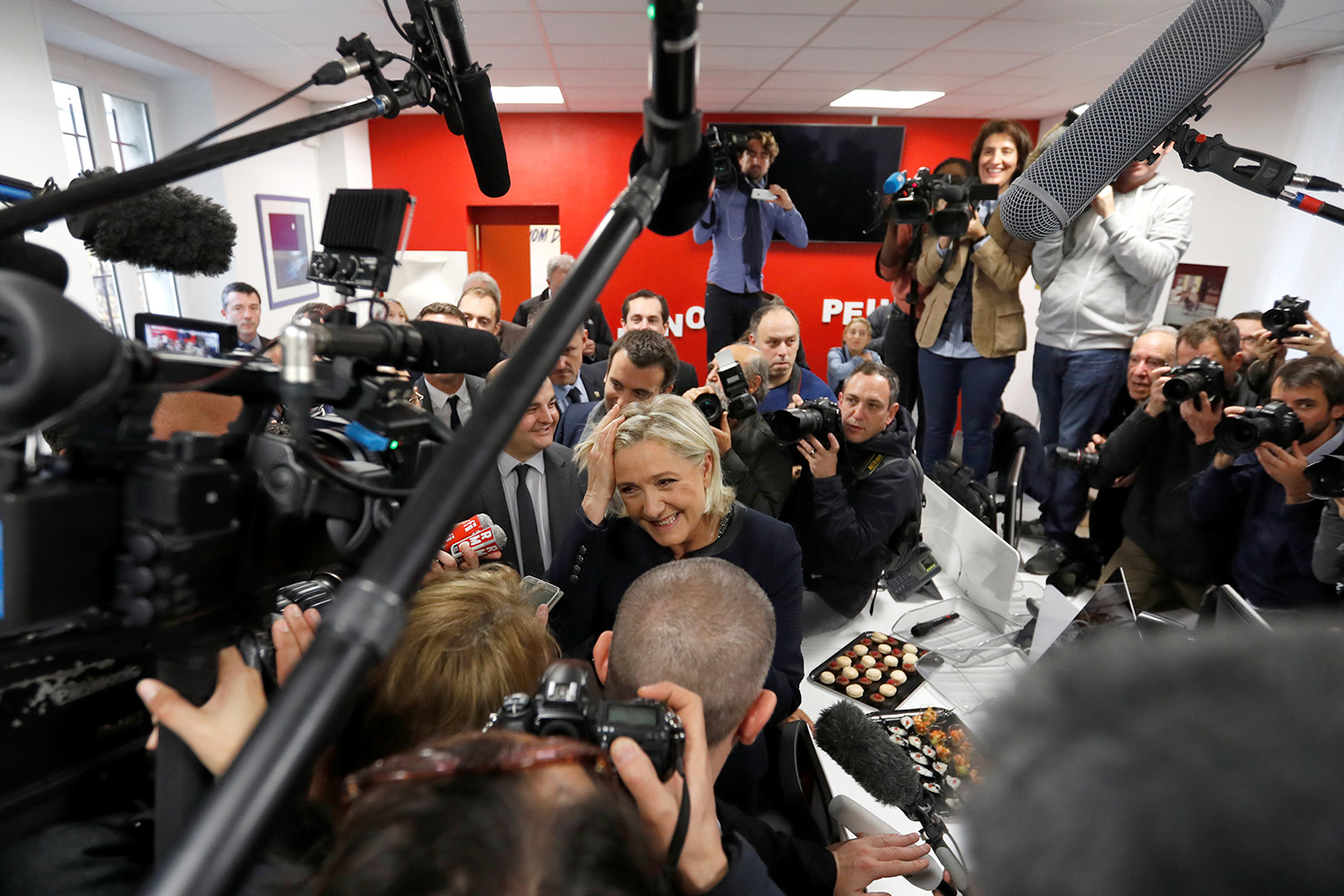 Le Pen anuncia eslogan para las elecciones presidenciales