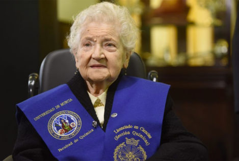 Una nonagenaria se licencia 75 años después de haber empezado la carrera