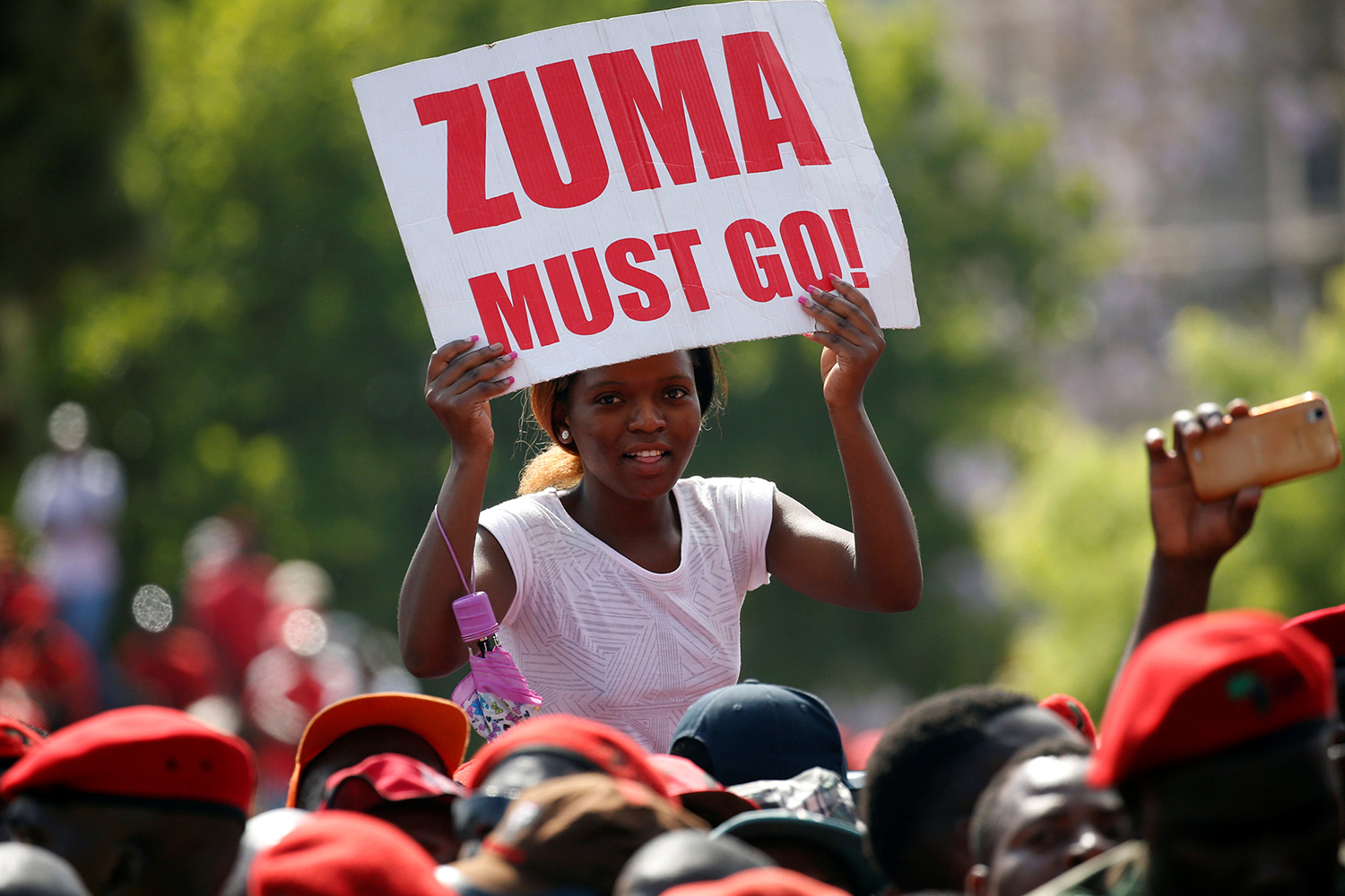 Miles de personas toman las calles de Sudáfrica para pedir la dimisión del presidente Zuma