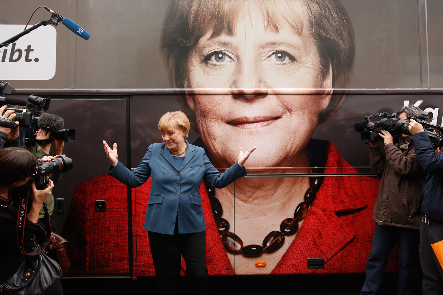 Bigotes hitlerianos para la Merkel