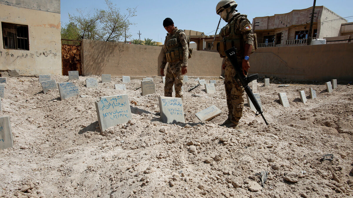 Encuentran en Mosul una fosa común con cien cuerpos decapitados