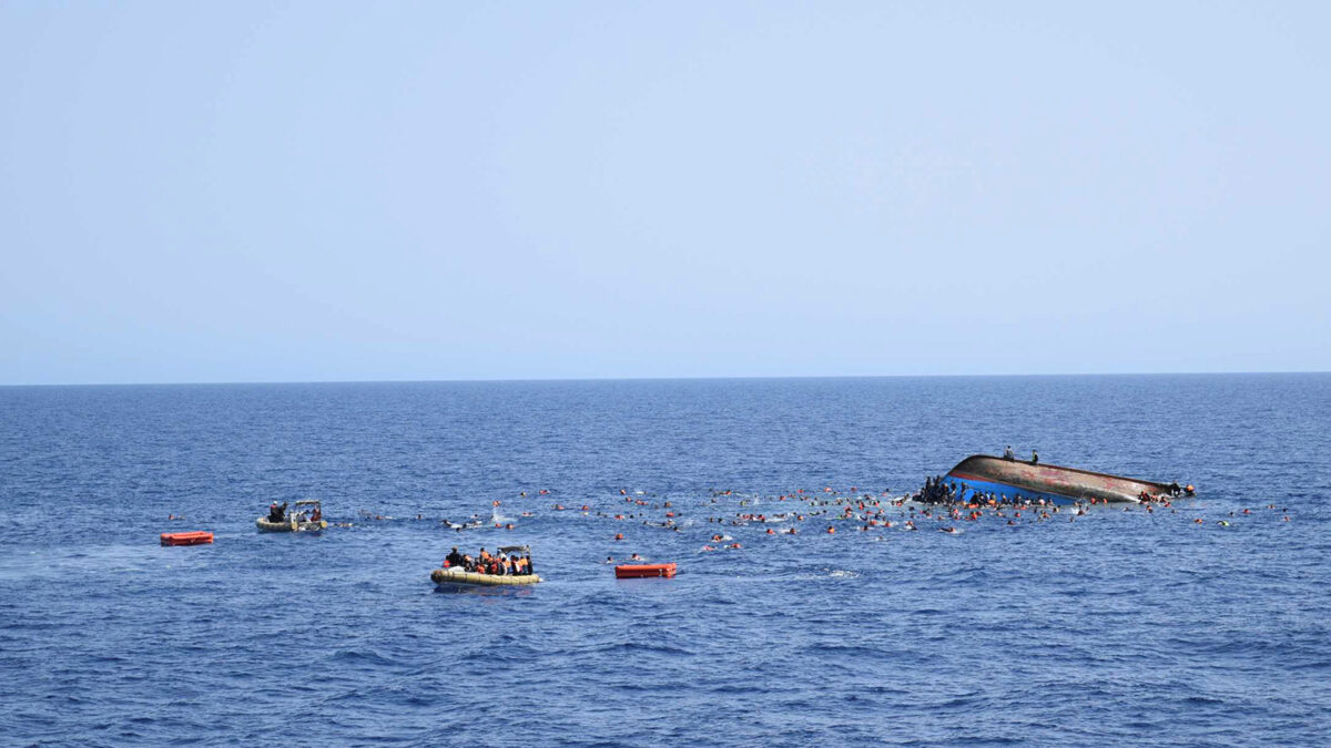 Más de 200 inmigrantes desaparecidos tras dos nuevos naufragios frente a Libia