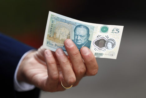 Los nuevos billetes británicos, polémicos por contener grasa animal