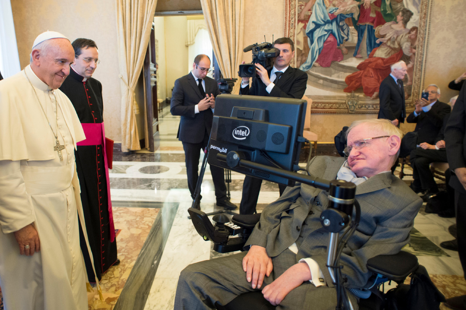 Stephen Hawking dice en el Vaticano que no se puede preguntar qué hay antes del Big Bang