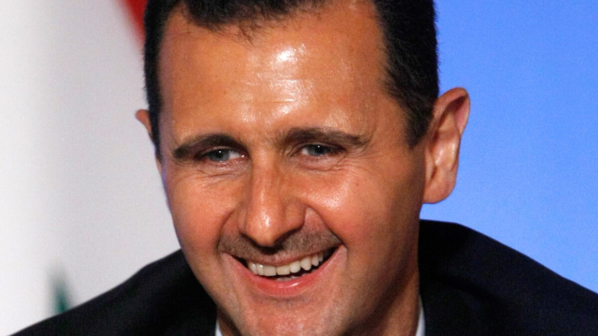 El presidente Assad se ríe y dice que duerme bien cuando un periodista le pregunta por todos los niños muertos en Siria