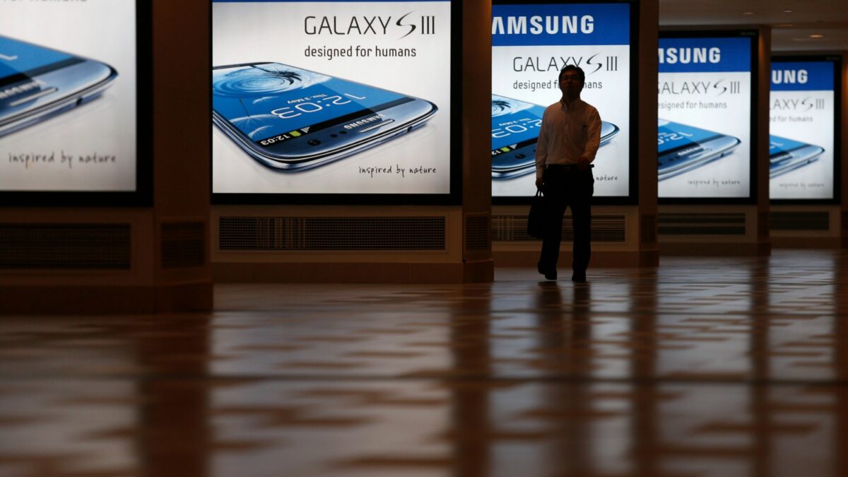 Acusan a Samsung y Panasonic de cometer abusos laborales en fábricas de Malasia