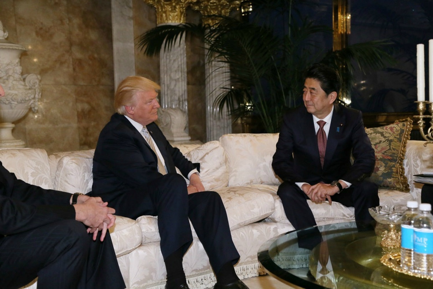 El primer ministro japonés, satisfecho con la actitud de Trump tras su primer encuentro