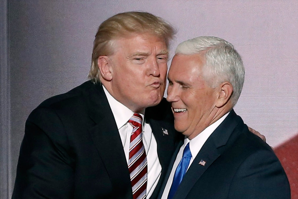 Donald Trump con su vicepresidente, el homófobo Mike Pence. (Foto: Mike Segar / Reuters)