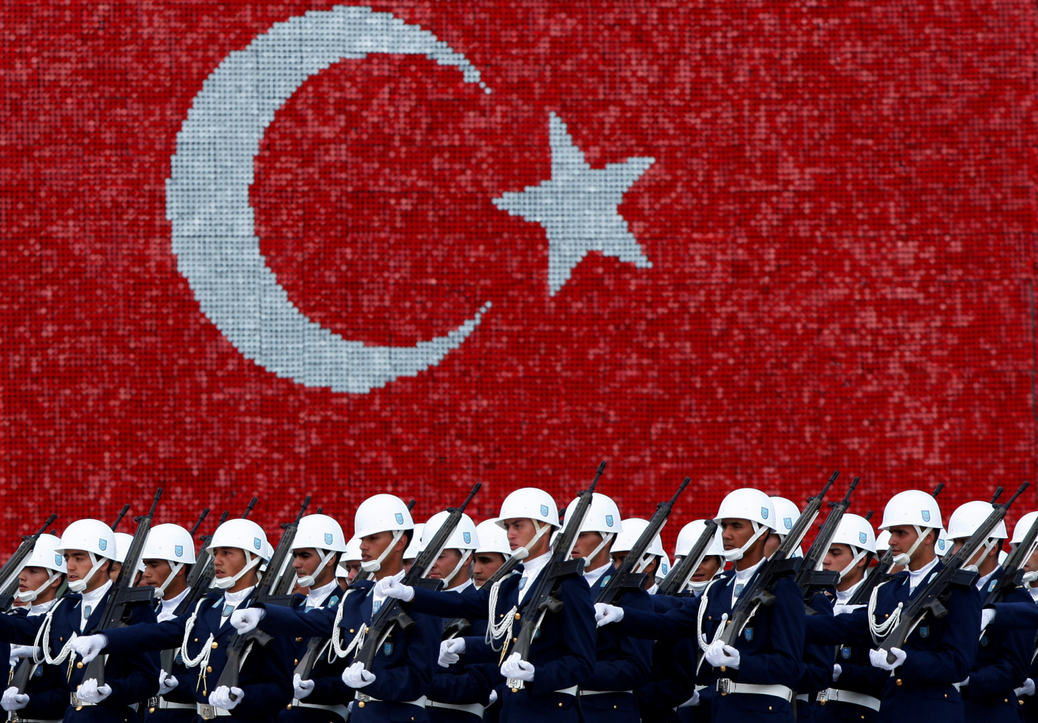 La purga de Erdogan por el golpe de Estado fallido llega hasta el Ejército del Aire