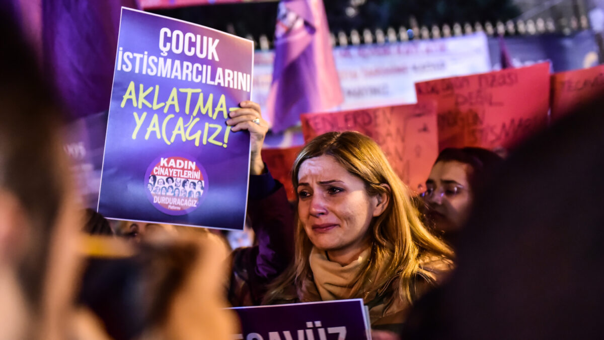 Turquía retira el proyecto de ley que perdonaba las violaciones a menores si había matrimonio