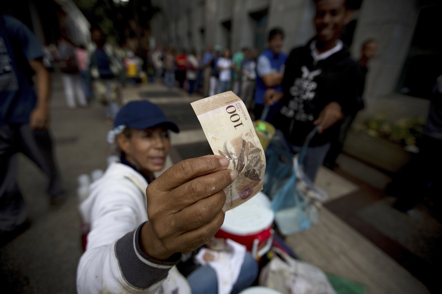 Maduro vuelve a ampliar la vigencia del billete de 100 bolívares