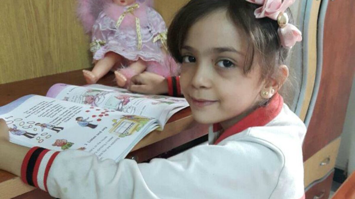 Evacúan a la niña tuitera que narraba la crudeza de la guerra de Siria