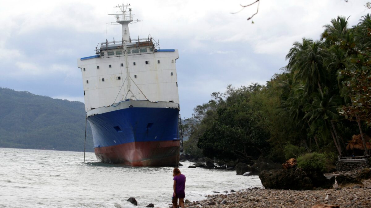 El tifón Nock-Ten deja al menos tres muertos y más de 300.000 evacuados