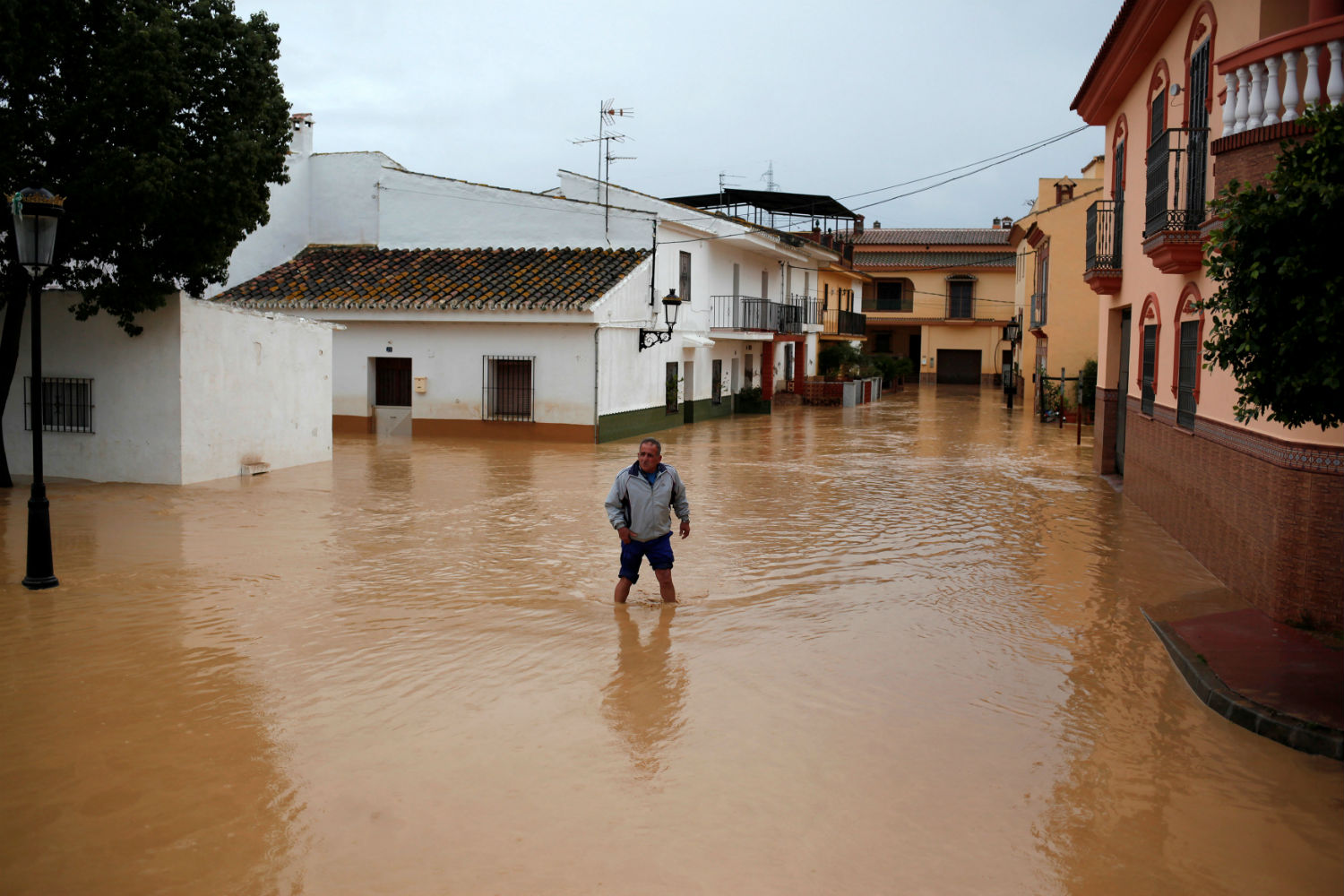 Las fuertes lluvias en Málaga se cobran la vida de una joven de 26 años