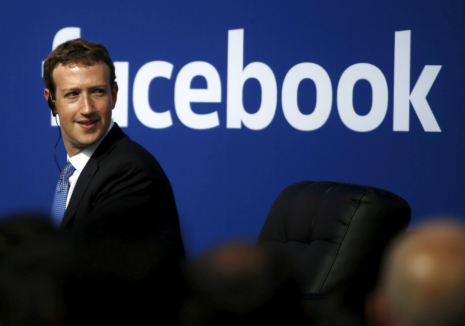 La UE acusa a Facebook de ofrecer 