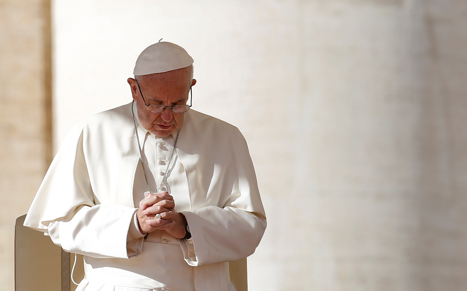 El Papa compara la publicación de noticias falsas con comer excrementos