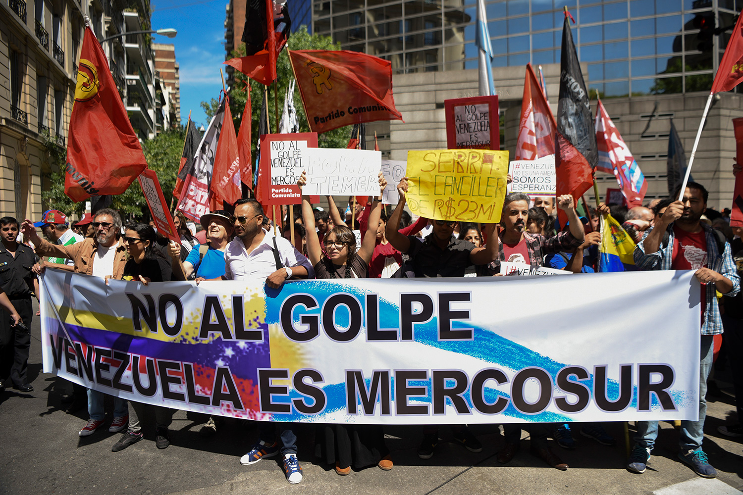 Argentina asume la presidencia del Mercosur mientras la canciller venezolana intenta irrumpir en la reunión
