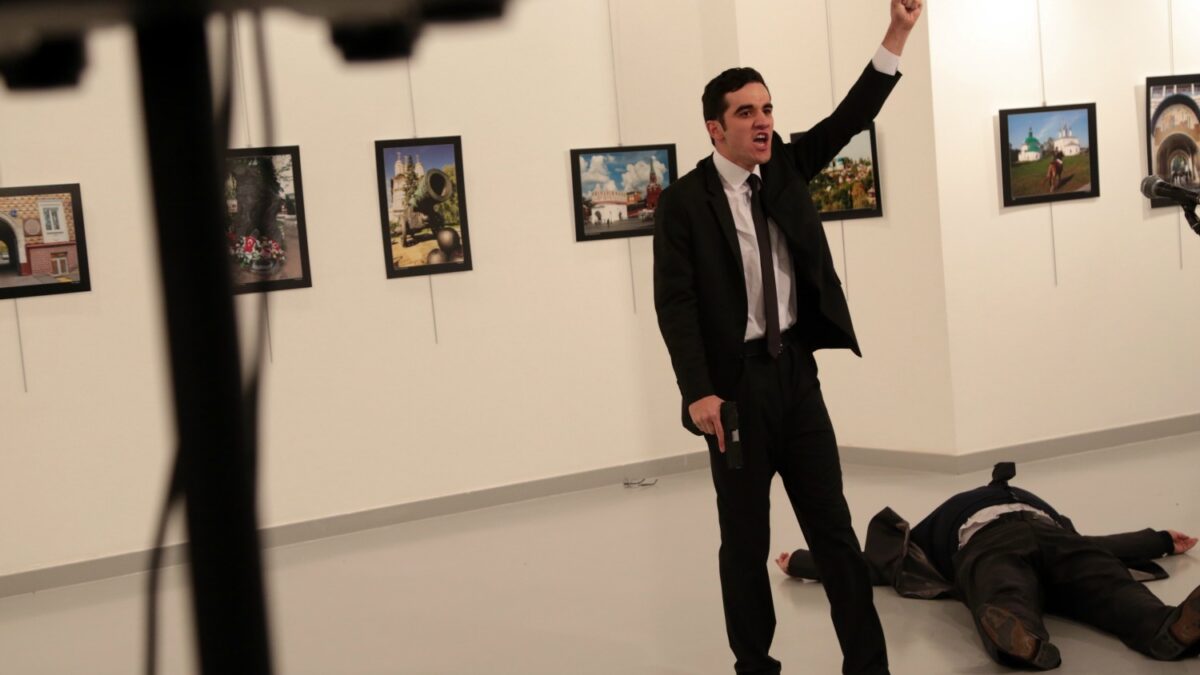 Asesinado el embajador ruso en Ankara, Andrey Karlov, en un ataque armado