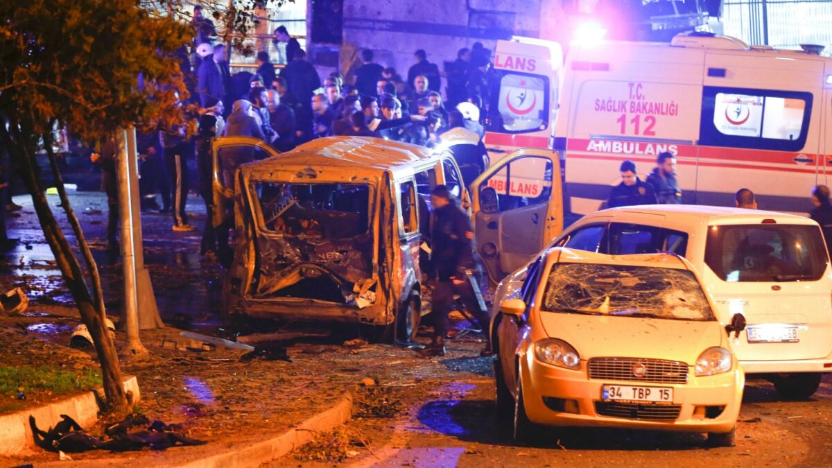 Un doble atentado en Estambul deja 38 muertos y más de 155 heridos