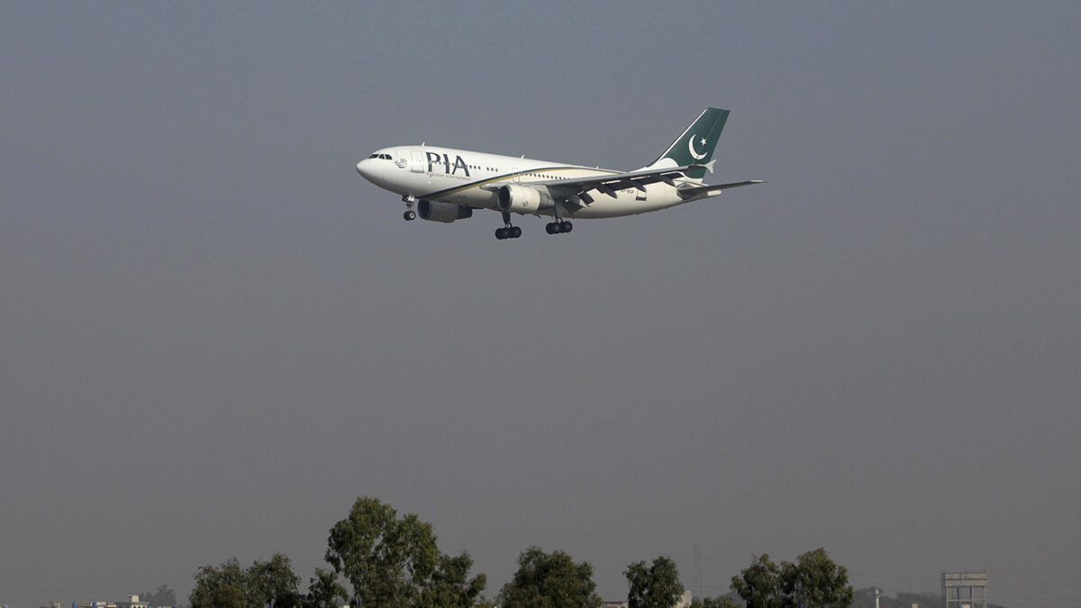 Un avión se estrella en Pakistán con más de 40 personas a bordo