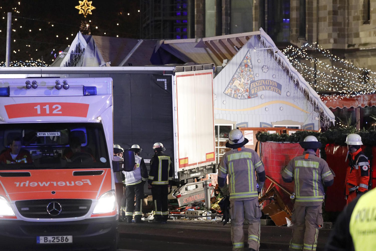 Un camión embiste a la muchedumbre en un mercado navideño de Berlín y causa múltiples víctimas
