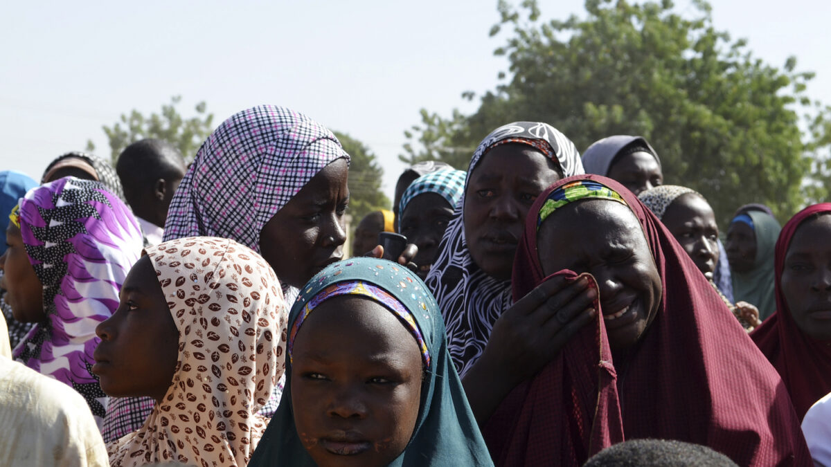 Dos chicas adolescentes matan a docenas de personas en un doble atentado suicida en Nigeria