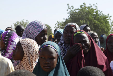 Dos chicas adolescentes matan a docenas de personas en un doble atentado suicida en Nigeria