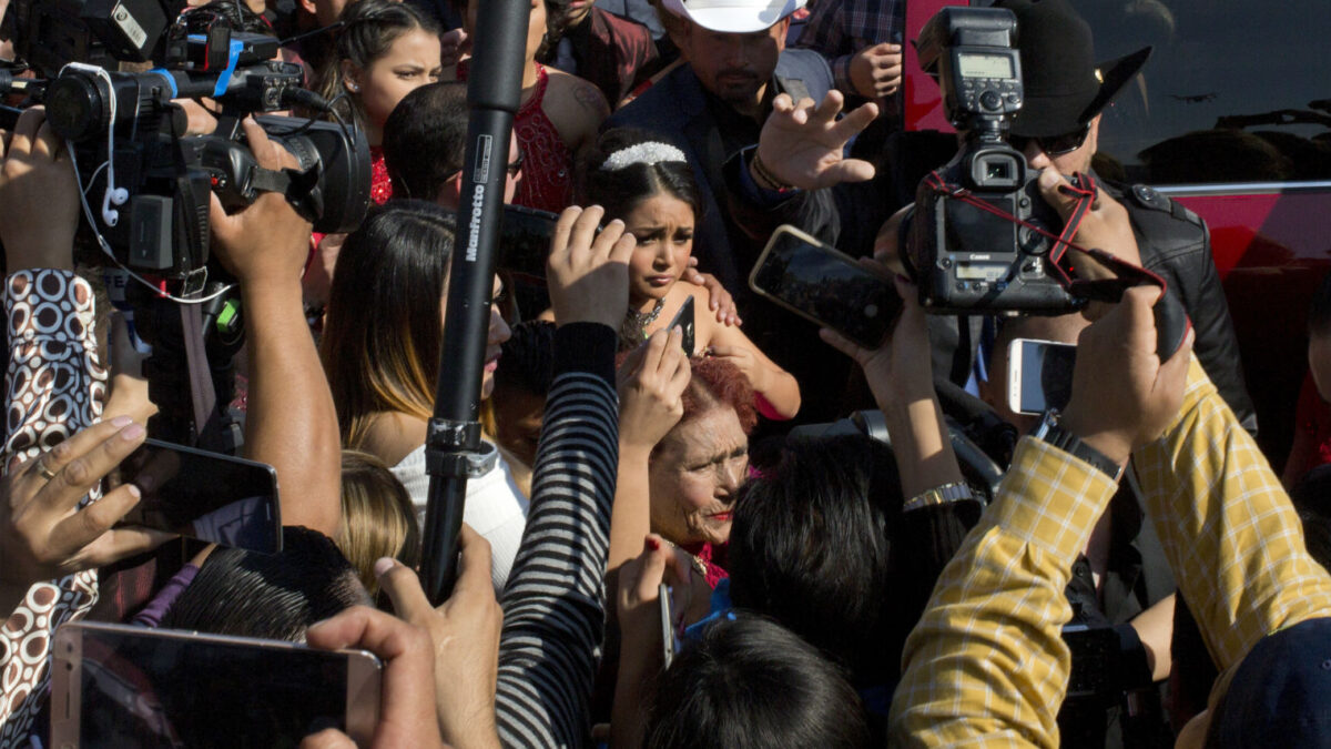 Miles de personas acuden a la fiesta de cumpleaños de la mexicana Rubí