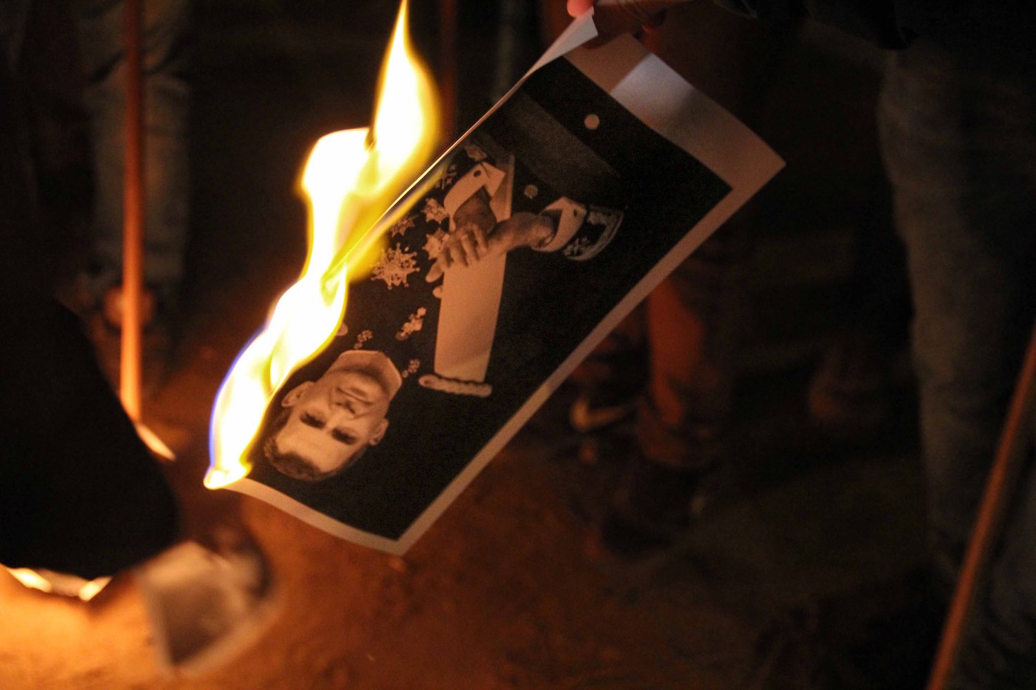 Los detenidos por quemar fotos del Rey reciben numerosas muestras de apoyo parlamentario