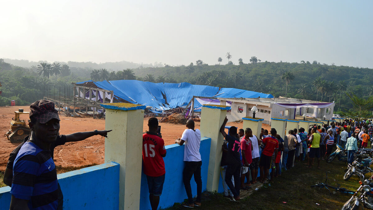 Un centenar de personas muere al derrumbarse una iglesia evangélica en Nigeria