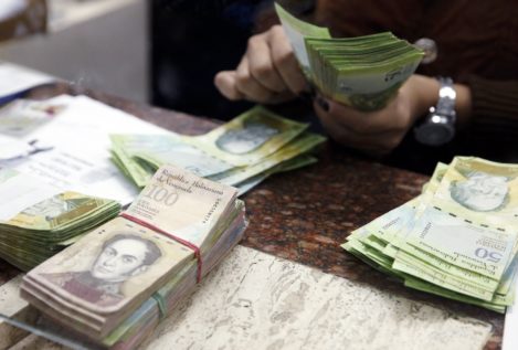 El Gobierno de Maduro presenta seis nuevos billetes en medio de su crisis institucional