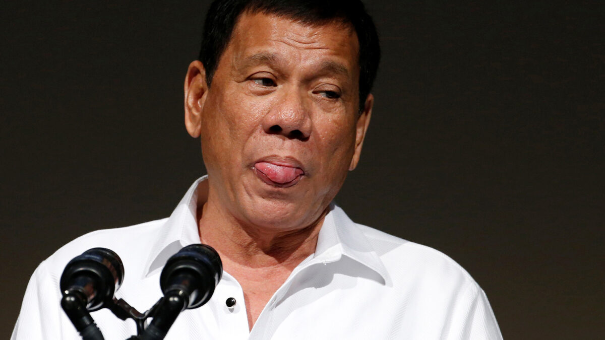 Rodrigo Duterte dice que ha lanzado a personas de un helicóptero