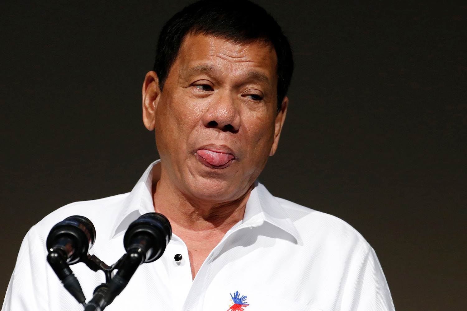 Rodrigo Duterte dice que ha lanzado a personas de un helicóptero