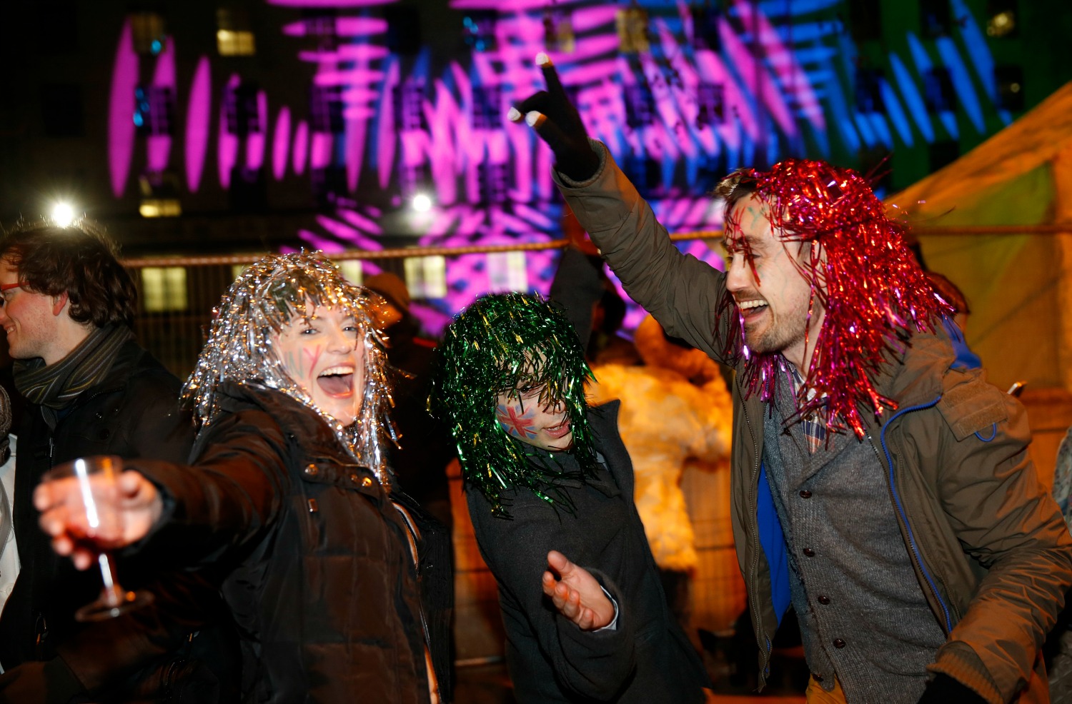 Hacer mucho ruido en Nochevieja mantiene a los malos espíritus alejados. (Foto: Suzanne Plunkett / Reuters)
