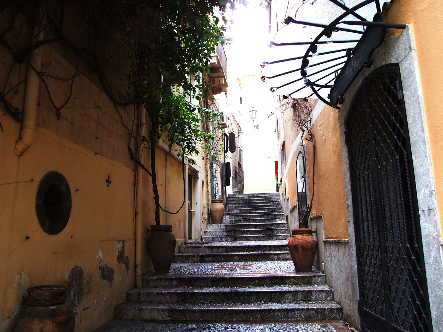 Las calles estrechas y empedradas de Taormina ofrecen un agradable paseo (Foto: gnuckx /Flickr). 