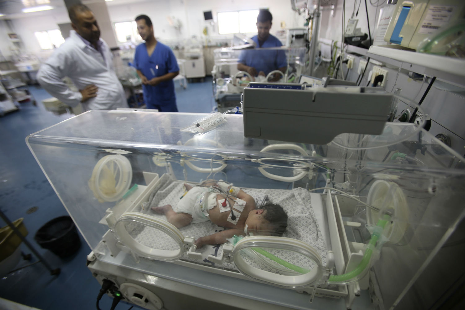 Los médicos de Gaza hacen un llamamiento para salvar la vida de dos bebés