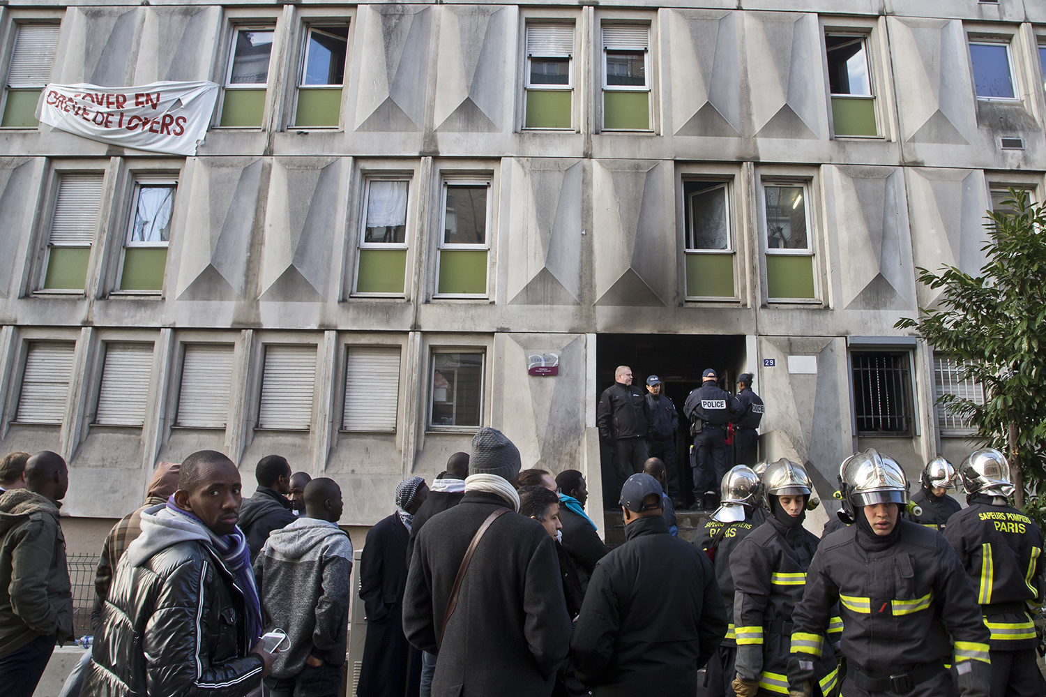 Un incendio en un centro de inmigrantes de París deja un fallecido