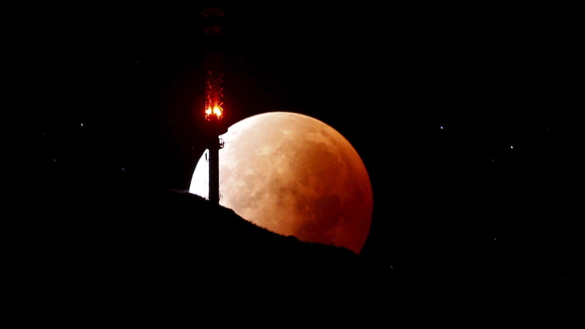 Descubren pruebas de que el subsuelo de la Luna tiene grandes tubos de lava