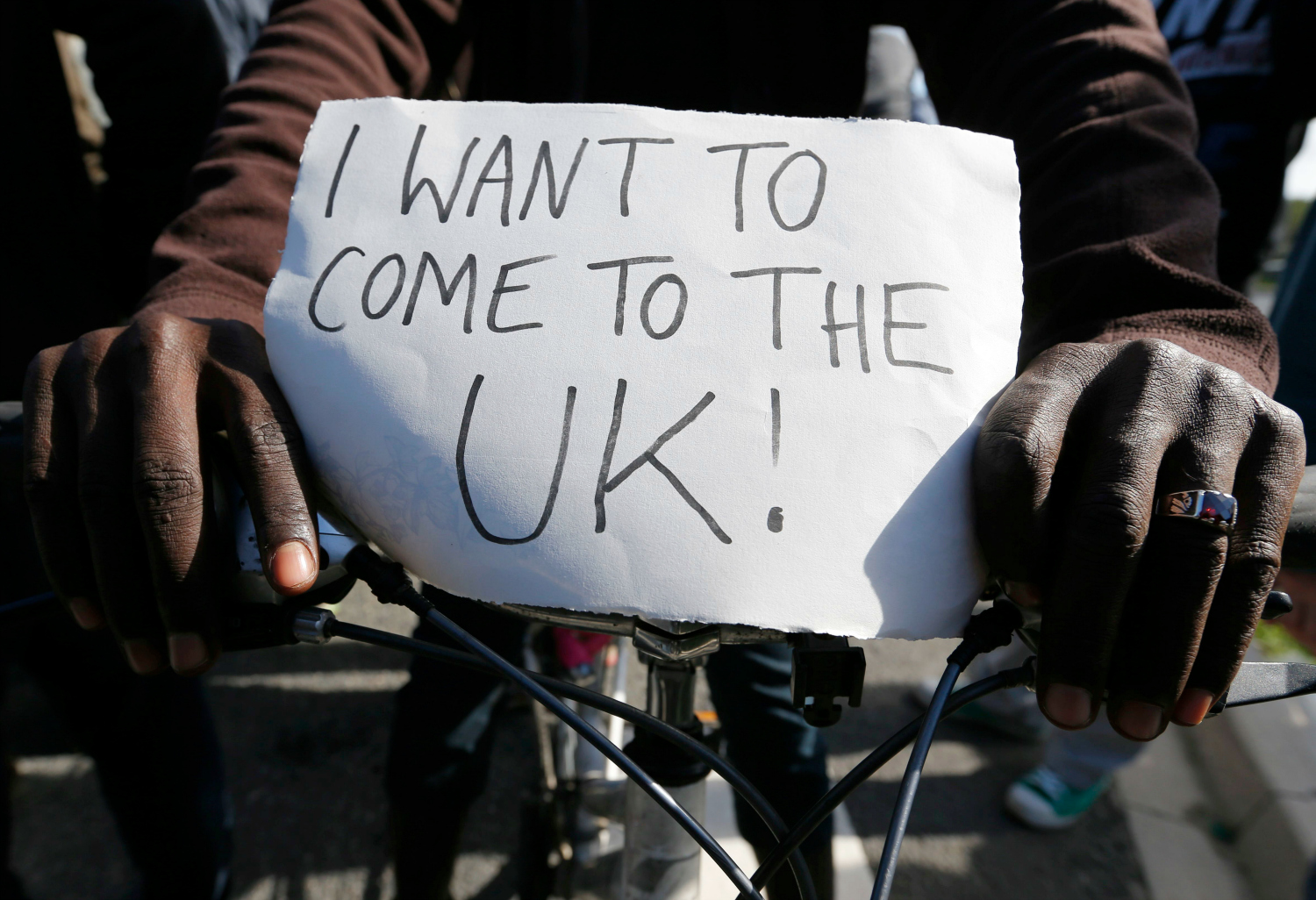 Menores del campo de Calais denuncian al Gobierno de Reino Unido